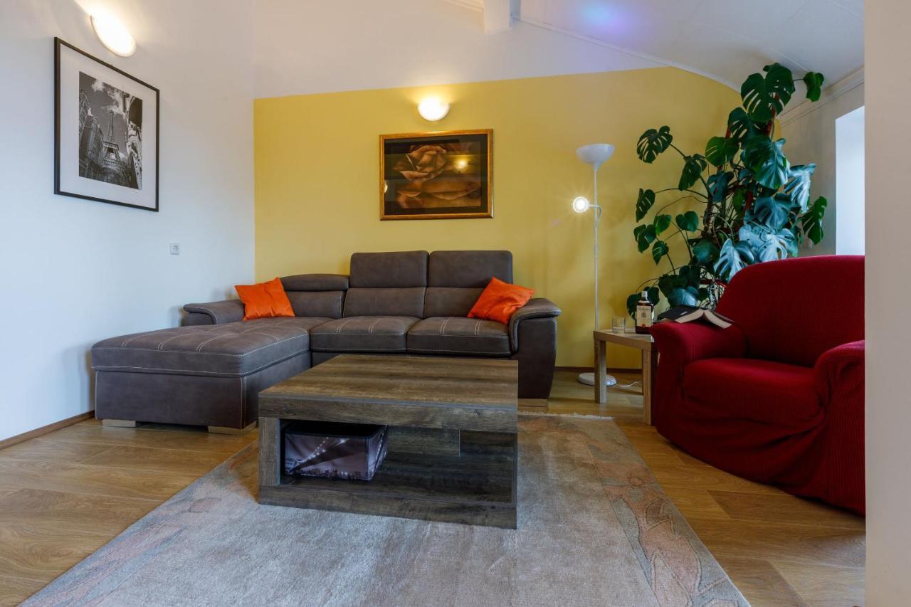 Apartments Dolloree 드라말리 외부 사진