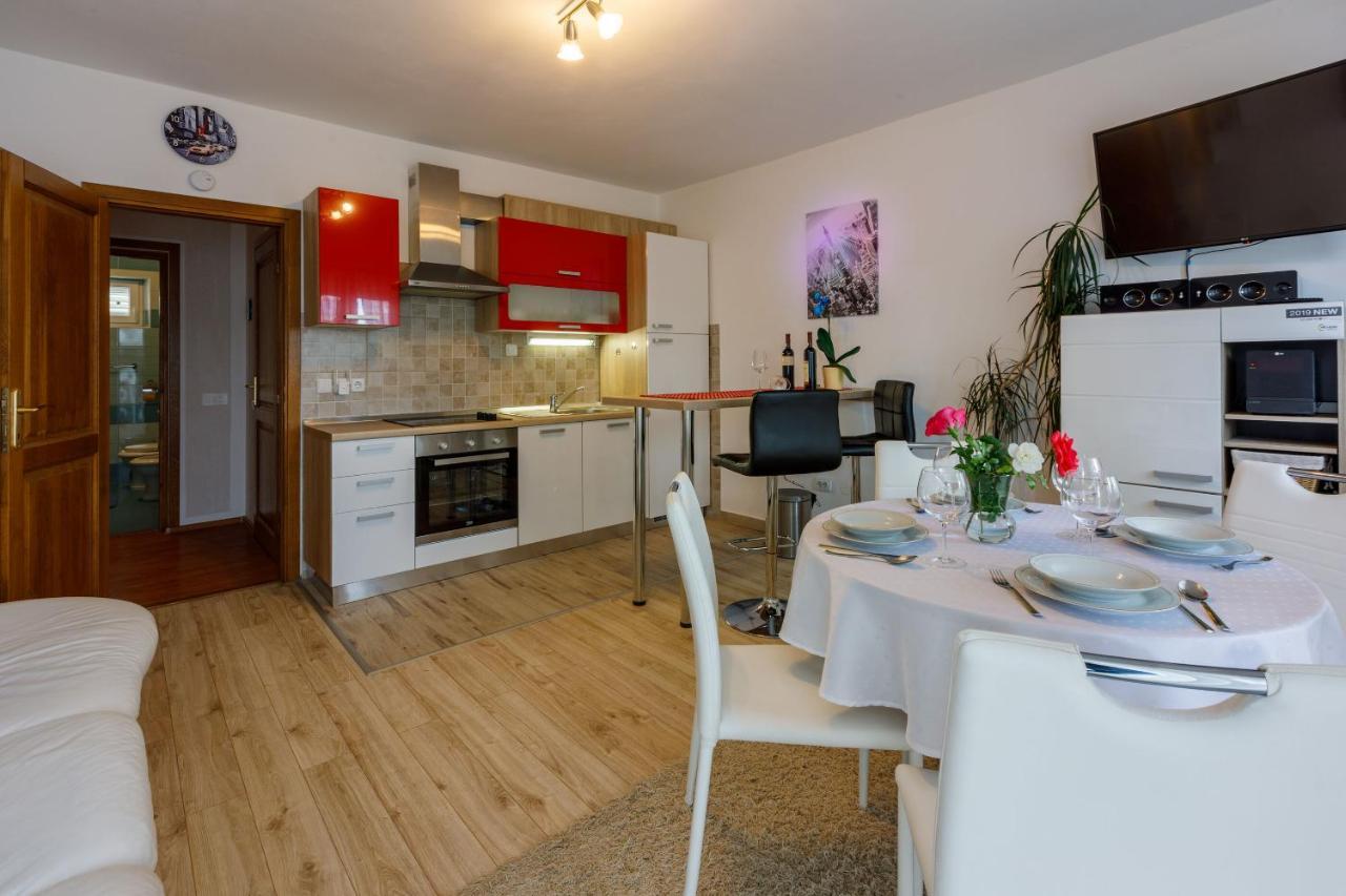 Apartments Dolloree 드라말리 외부 사진